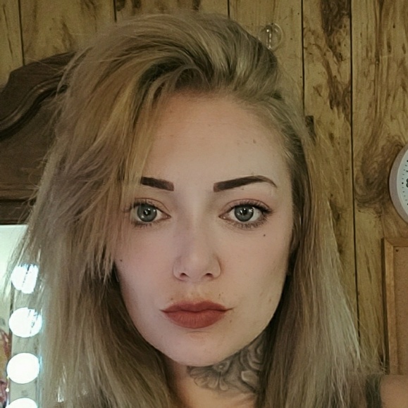 Meet your Posher, Stacie - Picture 1 of 1